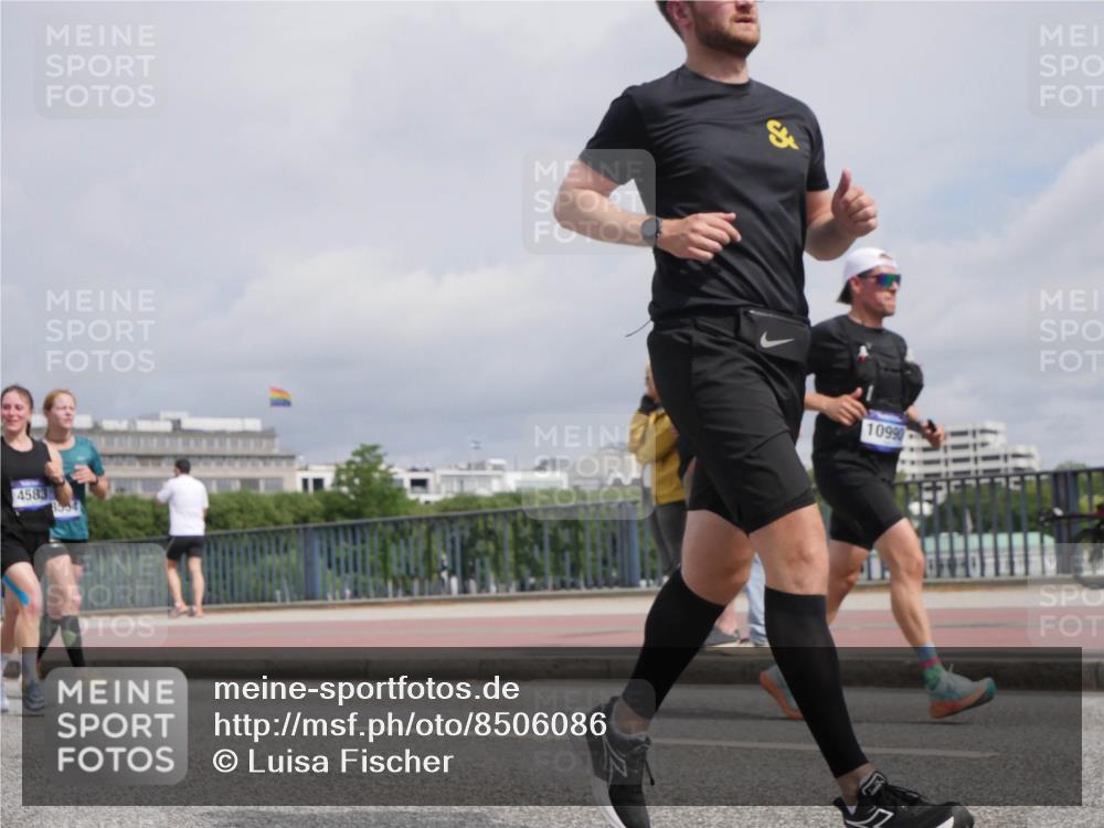 29.06.2025 - hella hamburg halbmarathon Luisa Fischer http://msf.ph/oto/8506086 29.06.2025 10:19:13 Kennedybrücke 4583, 10990, 1212, 2071, 4583, 8169, 8554, 9601, 9802, 10107, 10139, 10141, 10183, 10292, 10844 meine-sportfotos.de