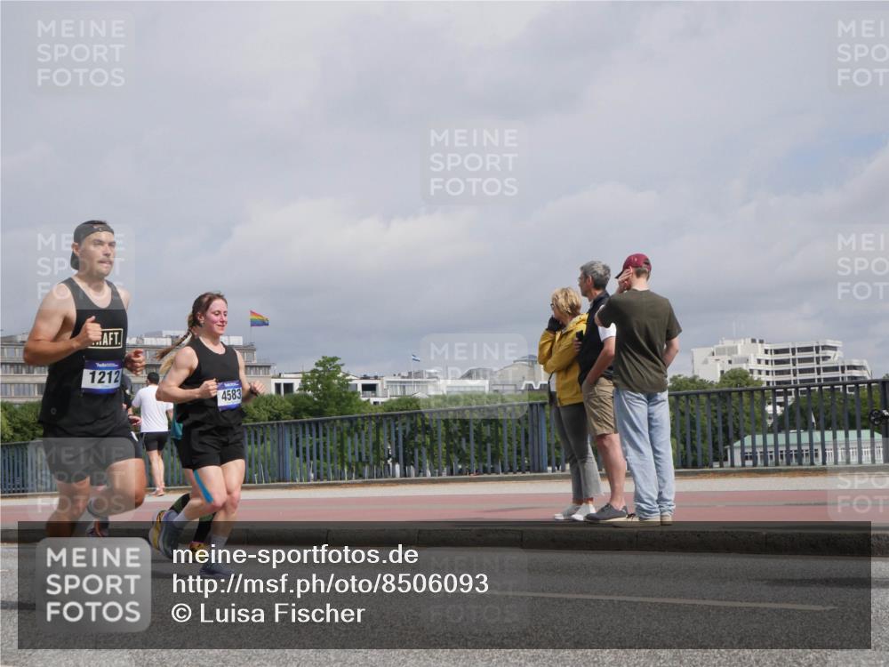 29.06.2025 - hella hamburg halbmarathon Luisa Fischer http://msf.ph/oto/8506093 29.06.2025 10:19:13 Kennedybrücke 1212, 4583, 1212, 2071, 4583, 8169, 8554, 9601, 9802, 10107, 10139, 10141, 10183, 10292, 10844 meine-sportfotos.de