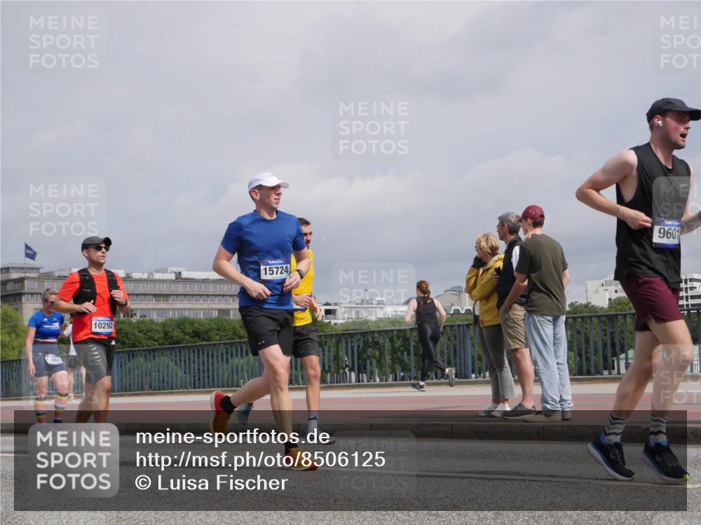 29.06.2025 - hella hamburg halbmarathon Luisa Fischer http://msf.ph/oto/8506125 29.06.2025 10:19:16 Kennedybrücke 12901, 10292, 15724, 9601, 2165, 2803, 4583, 4637, 7158, 8295, 8554, 9601, 9802, 9810, 10107, 10139, 10141, 10183, 10292, 10844 meine-sportfotos.de