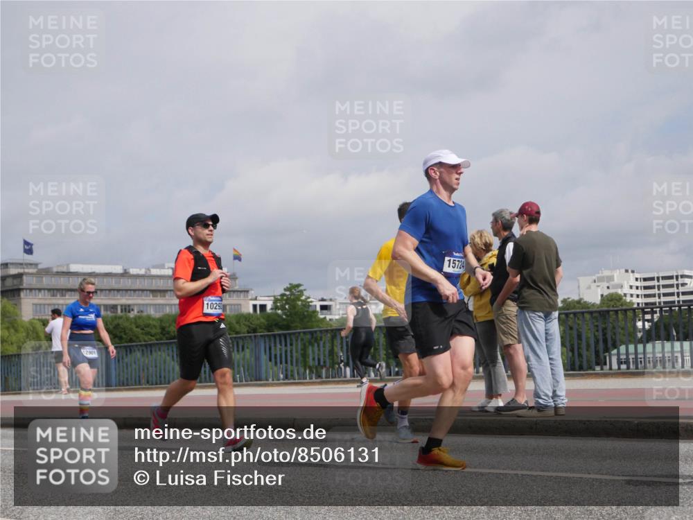 29.06.2025 - hella hamburg halbmarathon Luisa Fischer http://msf.ph/oto/8506131 29.06.2025 10:19:17 Kennedybrücke 2901, 10292, 15724, 1599, 2165, 2803, 4478, 4583, 4637, 6935, 7158, 7753, 8295, 8554, 8597, 8645, 9601, 9628, 9802, 9810, 10107, 10139, 10141, 10183, 10292 meine-sportfotos.de