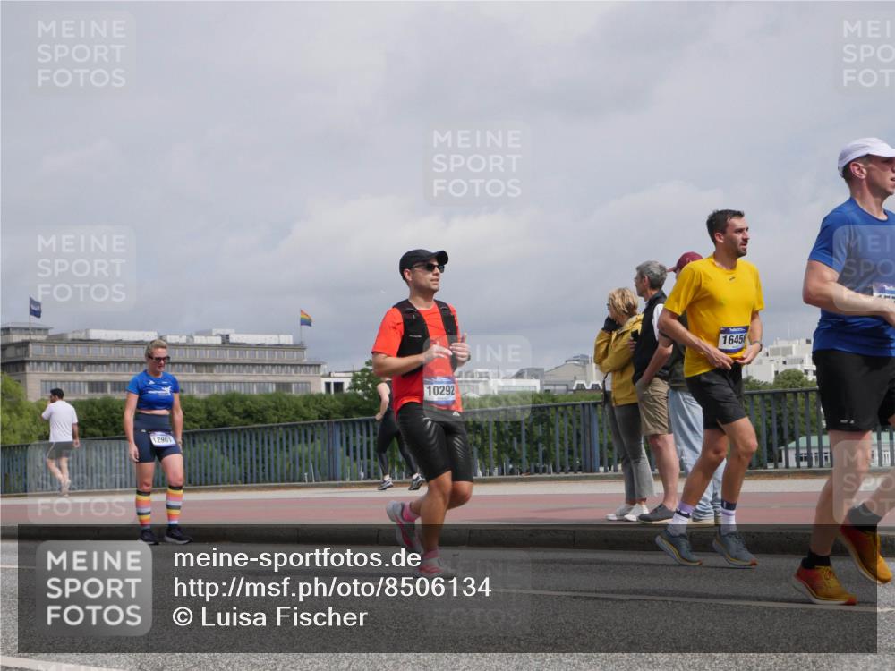 29.06.2025 - hella hamburg halbmarathon Luisa Fischer http://msf.ph/oto/8506134 29.06.2025 10:19:17 Kennedybrücke 12901, 10292, 1645, 1599, 2165, 2803, 4478, 4583, 4637, 6935, 7158, 7753, 8295, 8554, 8597, 8645, 9601, 9628, 9802, 9810, 10107, 10139, 10141, 10183, 10292 meine-sportfotos.de