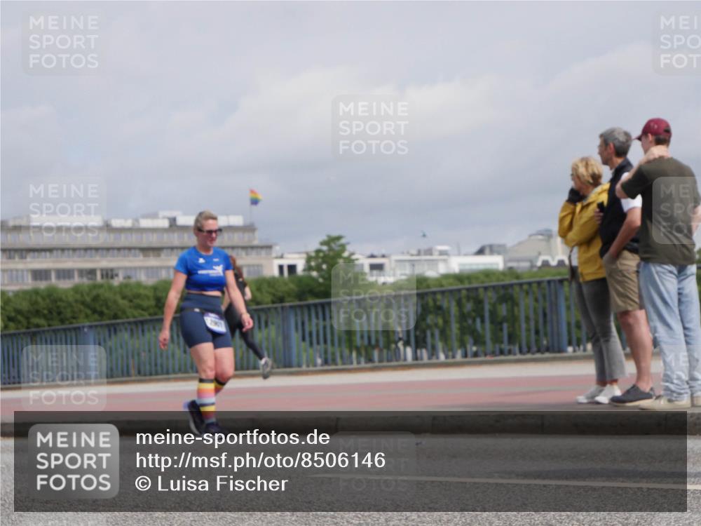 29.06.2025 - hella hamburg halbmarathon Luisa Fischer http://msf.ph/oto/8506146 29.06.2025 10:19:18 Kennedybrücke 2901, 1599, 2165, 2803, 3648, 4478, 4637, 6935, 7158, 7753, 8295, 8554, 8597, 8645, 9601, 9628, 9802, 9810, 10107, 10139, 10141, 10183, 10292 meine-sportfotos.de