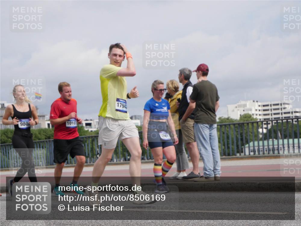 29.06.2025 - hella hamburg halbmarathon Luisa Fischer http://msf.ph/oto/8506169 29.06.2025 10:19:20 Kennedybrücke 980, 10107, 17942, 50, 12901, 1244, 1599, 2165, 2803, 3176, 3648, 4478, 4637, 6935, 7158, 7753, 8295, 8597, 8645, 9628, 9802, 9810, 10107, 10139, 10141, 10183, 10292 meine-sportfotos.de