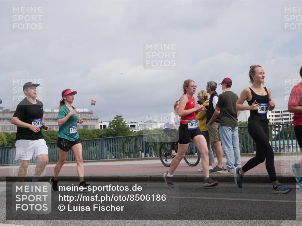 29.06.2025 - hella hamburg halbmarathon Luisa Fischer http://msf.ph/oto/8506186 29.06.2025 10:19:21 Kennedybrücke 10141, 1372, 10183, 980, 1244, 1599, 2165, 2803, 3176, 3648, 4478, 4637, 6935, 7158, 7753, 8295, 8597, 8645, 8707, 9628, 9802, 9810, 10107, 10139, 10141, 10183, 10292 meine-sportfotos.de