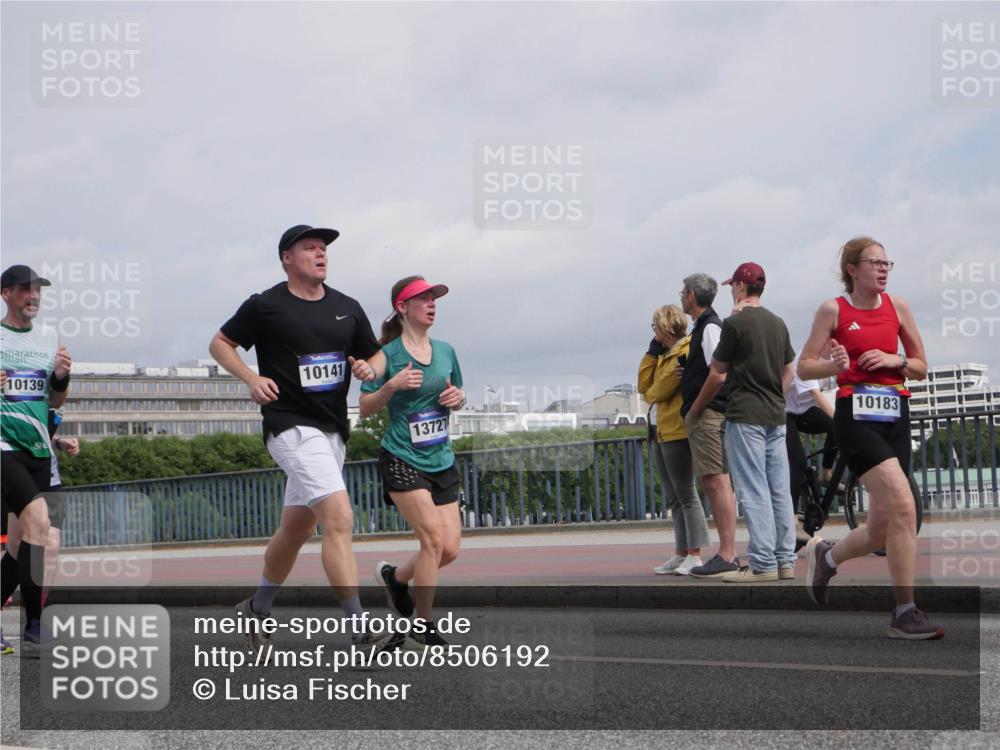 29.06.2025 - hella hamburg halbmarathon Luisa Fischer http://msf.ph/oto/8506192 29.06.2025 10:19:22 Kennedybrücke 2, 10139, 10141, 13727, 10183, 1244, 1599, 2165, 2803, 3156, 3176, 3484, 3648, 4478, 4637, 6935, 7158, 7753, 8295, 8597, 8645, 8707, 9628, 9802, 9810, 10107, 10139, 10141, 10183 meine-sportfotos.de