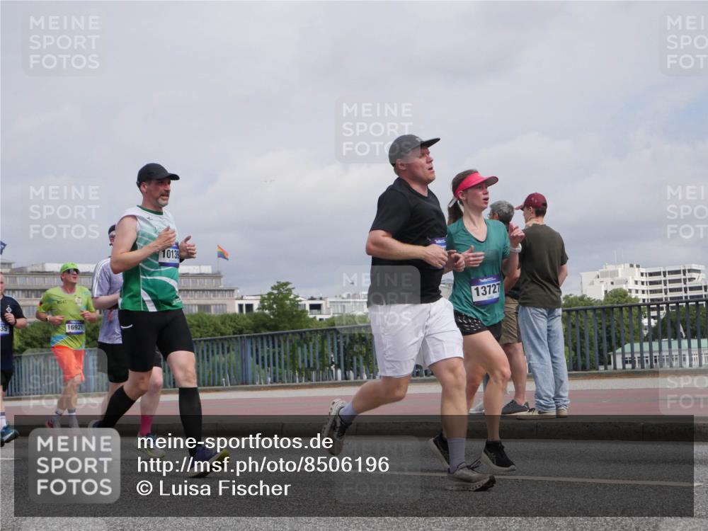 29.06.2025 - hella hamburg halbmarathon Luisa Fischer http://msf.ph/oto/8506196 29.06.2025 10:19:22 Kennedybrücke 4, 16921, 10139, 13727, 1244, 1599, 2165, 2803, 3156, 3176, 3484, 3648, 4478, 4637, 6935, 7158, 7753, 8295, 8597, 8645, 8707, 9628, 9802, 9810, 10107, 10139, 10141, 10183 meine-sportfotos.de