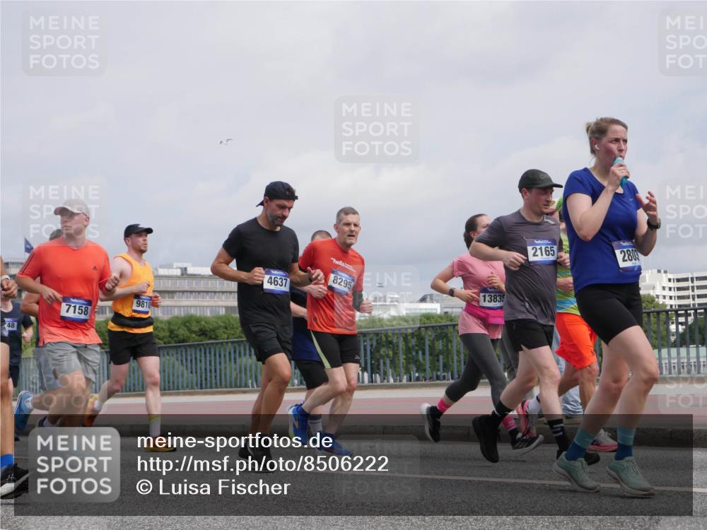 29.06.2025 - hella hamburg halbmarathon Luisa Fischer http://msf.ph/oto/8506222 29.06.2025 10:19:25 Kennedybrücke 48, 7158, 9810, 4637, 8295, 13835, 2165, 2803, 1244, 1599, 2165, 2803, 3030, 3134, 3156, 3176, 3484, 3648, 4478, 4637, 6024, 6742, 6935, 7158, 7753, 7792, 8295, 8597, 8645, 8707, 8847, 9628, 9810, 10139, 10141 meine-sportfotos.de