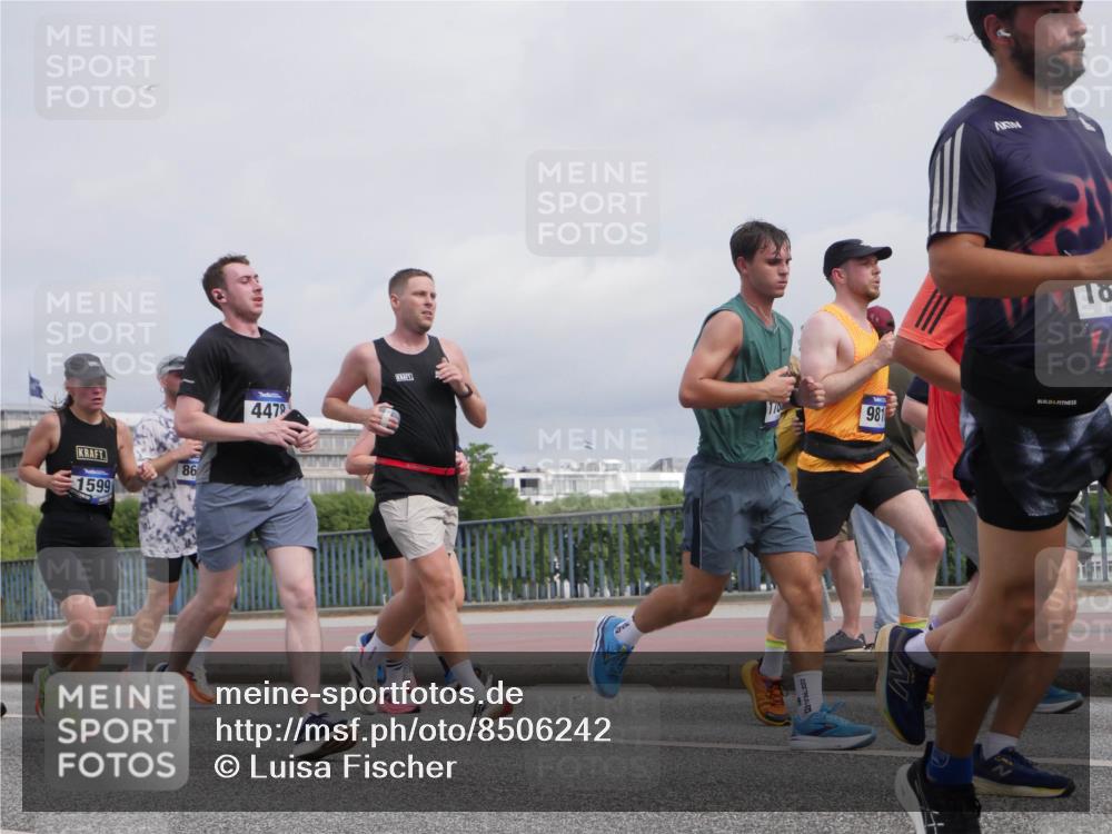 29.06.2025 - hella hamburg halbmarathon Luisa Fischer http://msf.ph/oto/8506242 29.06.2025 10:19:26 Kennedybrücke 1599, 86, 447, 981, 18, 1244, 1599, 2165, 2803, 3030, 3134, 3156, 3176, 3484, 3648, 4478, 4637, 6024, 6742, 6935, 7158, 7753, 7792, 8295, 8597, 8645, 8707, 8847, 9628, 9810, 10575 meine-sportfotos.de