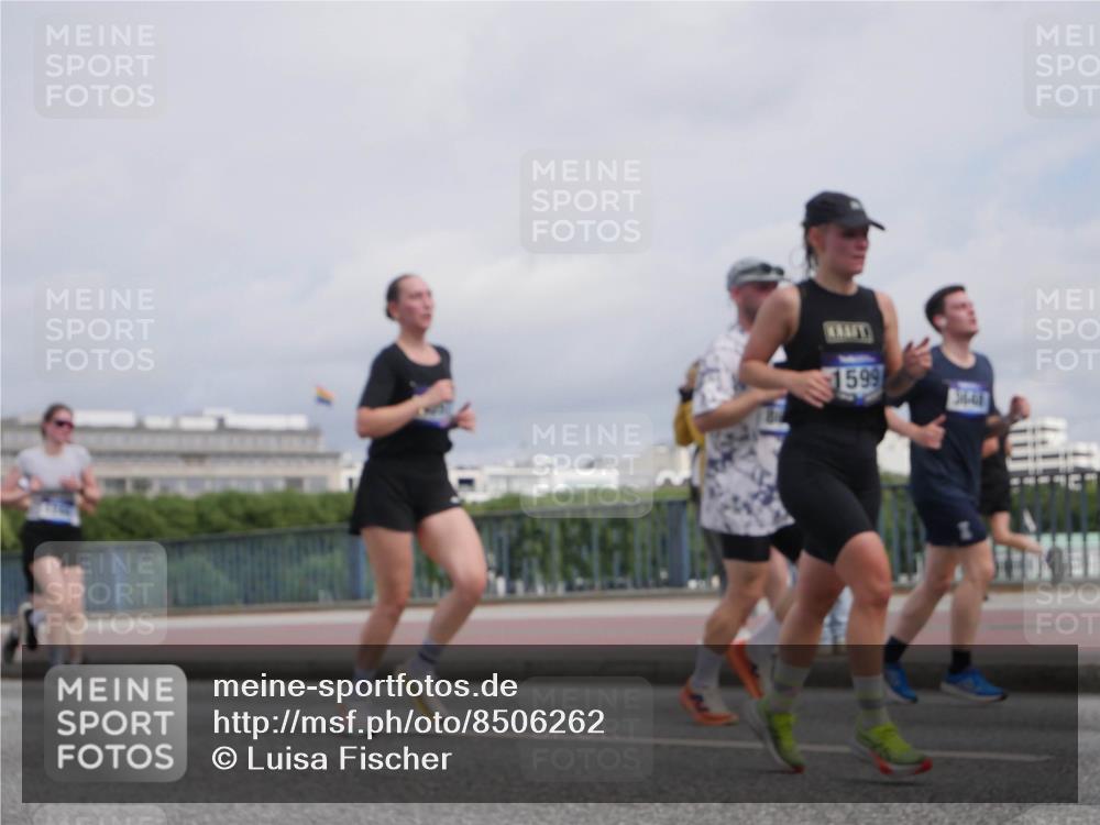 29.06.2025 - hella hamburg halbmarathon Luisa Fischer http://msf.ph/oto/8506262 29.06.2025 10:19:27 Kennedybrücke 1599, 1244, 1599, 2165, 2803, 2912, 3030, 3134, 3156, 3176, 3484, 3648, 4478, 4637, 6024, 6742, 6935, 7158, 7753, 7792, 8263, 8295, 8597, 8645, 8707, 8847, 9628, 9810, 10575 meine-sportfotos.de