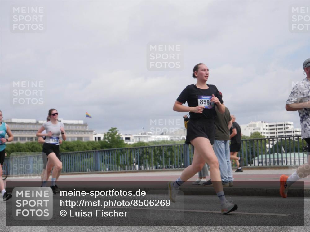 29.06.2025 - hella hamburg halbmarathon Luisa Fischer http://msf.ph/oto/8506269 29.06.2025 10:19:28 Kennedybrücke 1244, 8597, 1244, 1599, 2165, 2803, 2912, 3030, 3134, 3156, 3176, 3484, 3648, 3687, 4478, 4637, 6024, 6742, 6935, 7158, 7753, 7792, 8263, 8295, 8597, 8645, 8707, 8847, 9628, 9810, 10575 meine-sportfotos.de