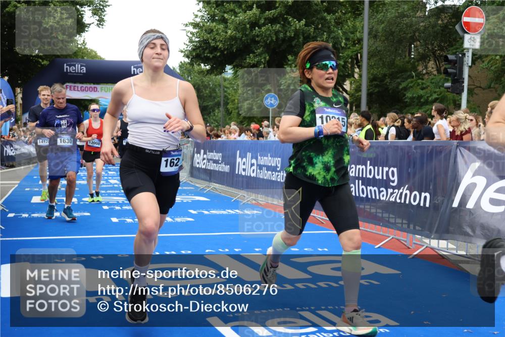 29.06.2025 - hella hamburg halbmarathon Strokosch-Dieckow http://msf.ph/oto/8506276 29.06.2025 10:50:59 Ziel 1466, 1630, 2207, 3654, 4077, 4816, 7369, 8117, 8205, 8261, 8508, 8572, 8704, 10215, 10508, 10603, 11551, 12778, 13008, 13687, 14125, 15362, 15395, 15643, 16285, 17221, 17384, 18066, 18350 meine-sportfotos.de
