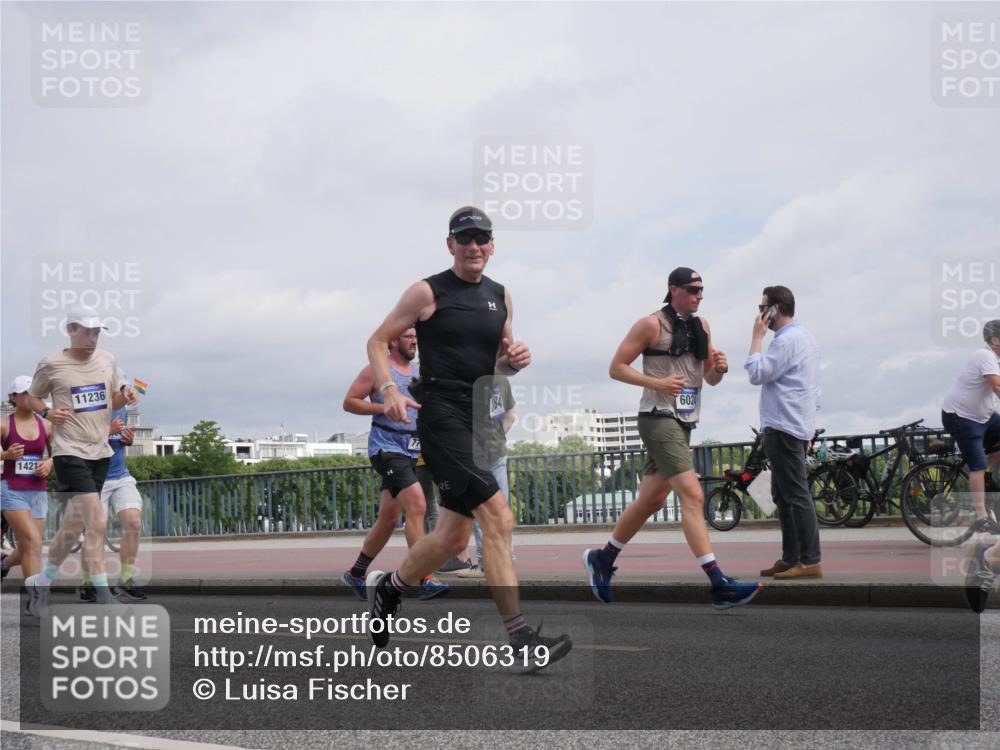 29.06.2025 - hella hamburg halbmarathon Luisa Fischer http://msf.ph/oto/8506319 29.06.2025 10:19:33 Kennedybrücke 1421, 11236, 84, 6024, 2347, 2912, 3030, 3134, 3156, 3176, 3484, 3687, 5036, 6024, 6742, 7358, 7792, 8263, 8707, 8847, 8857, 9332, 9492, 9891, 10076, 10575 meine-sportfotos.de