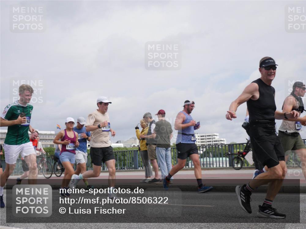 29.06.2025 - hella hamburg halbmarathon Luisa Fischer http://msf.ph/oto/8506322 29.06.2025 10:19:34 Kennedybrücke 42, 14219, 312, 1236, 6024, 2347, 2912, 3030, 3134, 3156, 3484, 3687, 5036, 6024, 6742, 7358, 7792, 8263, 8707, 8847, 8857, 9332, 9492, 9891, 10076, 10575 meine-sportfotos.de