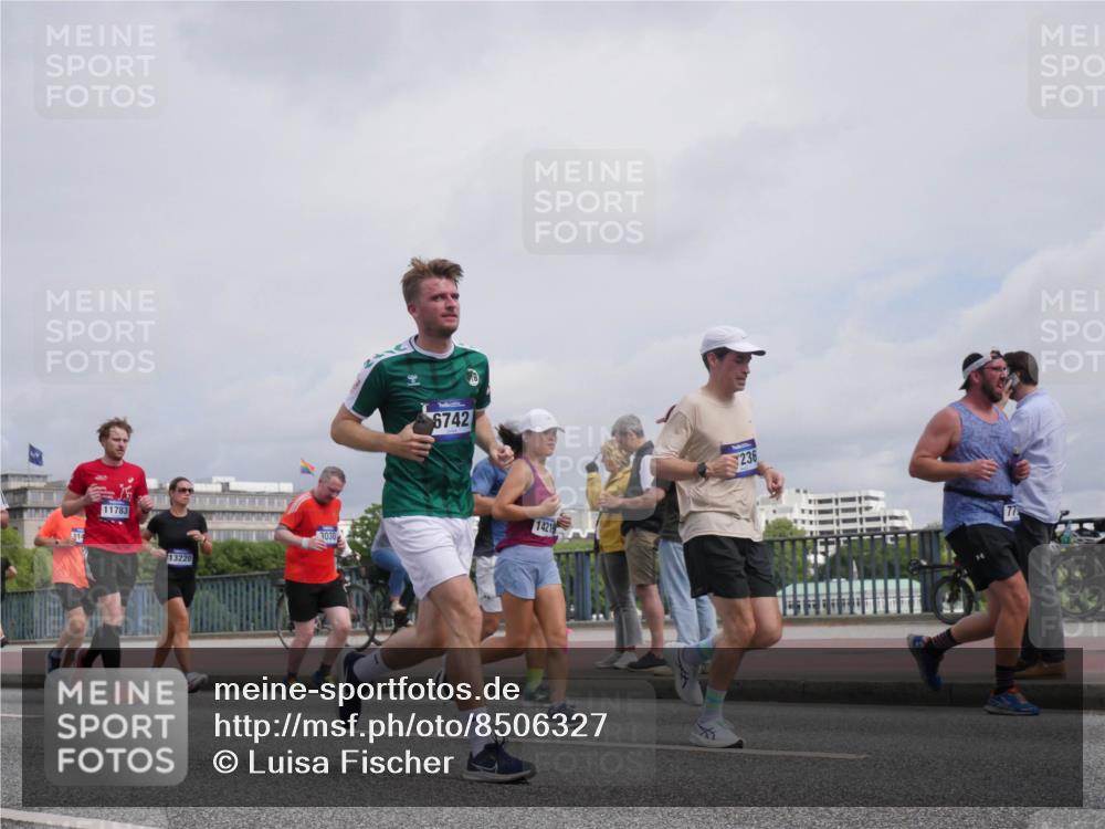 29.06.2025 - hella hamburg halbmarathon Luisa Fischer http://msf.ph/oto/8506327 29.06.2025 10:19:34 Kennedybrücke 11783, 13220, 6742, 3030, 14219, 236, 2347, 2912, 3030, 3134, 3156, 3484, 3687, 5036, 6024, 6742, 7358, 7792, 8263, 8707, 8847, 8857, 9332, 9492, 9891, 10076, 10575 meine-sportfotos.de
