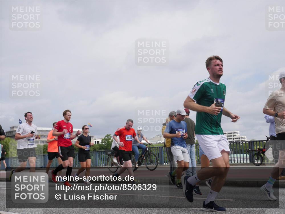 29.06.2025 - hella hamburg halbmarathon Luisa Fischer http://msf.ph/oto/8506329 29.06.2025 10:19:35 Kennedybrücke 11783, 3030, 10232, 2434, 2347, 2912, 3030, 3134, 3156, 3484, 3687, 5036, 6024, 6742, 7358, 7792, 8263, 8847, 8857, 9332, 9492, 9891, 10076, 10575 meine-sportfotos.de