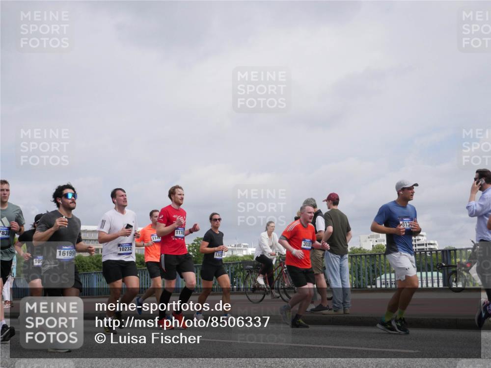 29.06.2025 - hella hamburg halbmarathon Luisa Fischer http://msf.ph/oto/8506337 29.06.2025 10:19:35 Kennedybrücke 838, 1178, 1144, 10232, 16199, 105, 3030, 313, 2347, 2912, 3030, 3134, 3156, 3484, 3687, 5036, 6024, 6742, 7358, 7792, 8263, 8847, 8857, 9332, 9492, 9891, 10076, 10575 meine-sportfotos.de