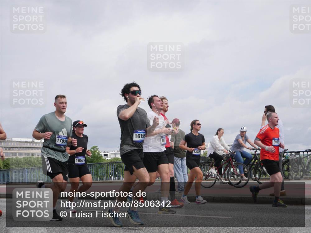 29.06.2025 - hella hamburg halbmarathon Luisa Fischer http://msf.ph/oto/8506342 29.06.2025 10:19:36 Kennedybrücke 17838, 10575, 16199, 102, 1322, 3030, 2347, 2912, 3030, 3134, 3687, 5036, 6024, 6742, 7358, 7792, 8263, 8847, 8857, 9332, 9492, 9891, 10076, 10575 meine-sportfotos.de