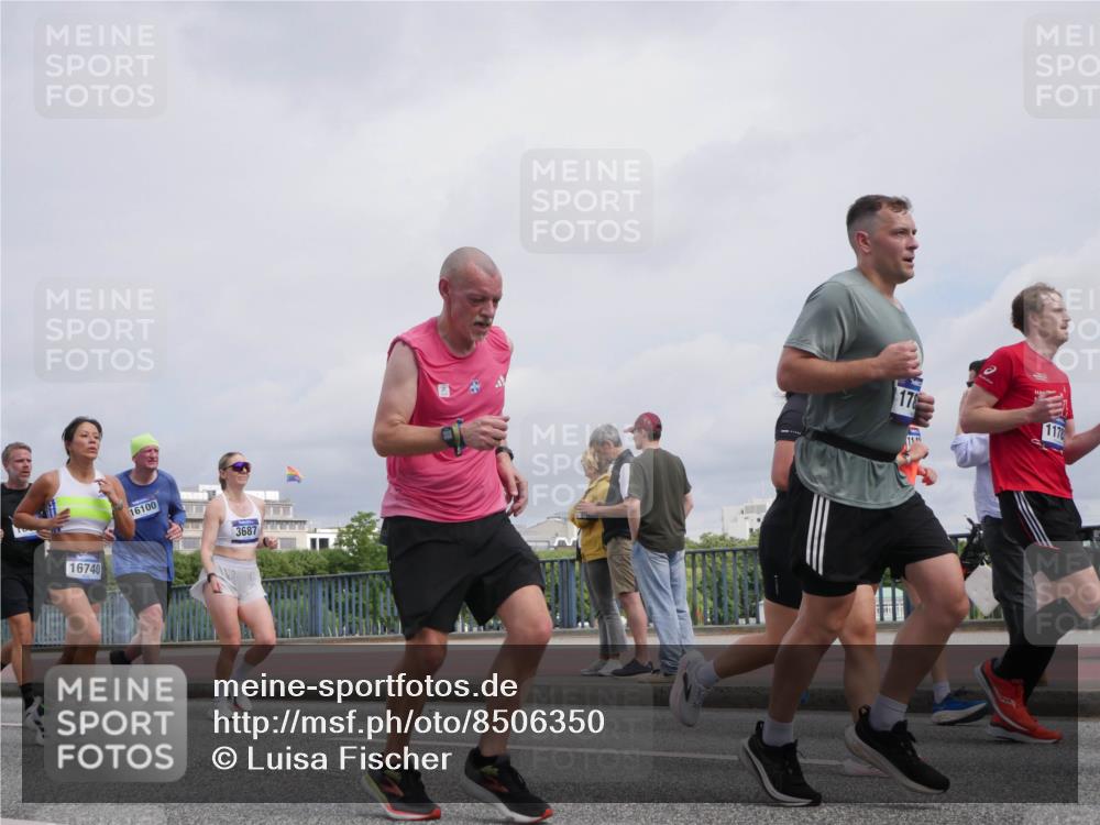 29.06.2025 - hella hamburg halbmarathon Luisa Fischer http://msf.ph/oto/8506350 29.06.2025 10:19:37 Kennedybrücke 16740, 16100, 3687, 178, 1178, 2347, 2912, 3023, 3030, 3134, 3687, 5036, 7358, 8263, 8857, 9332, 9492, 9891, 10076, 10575 meine-sportfotos.de