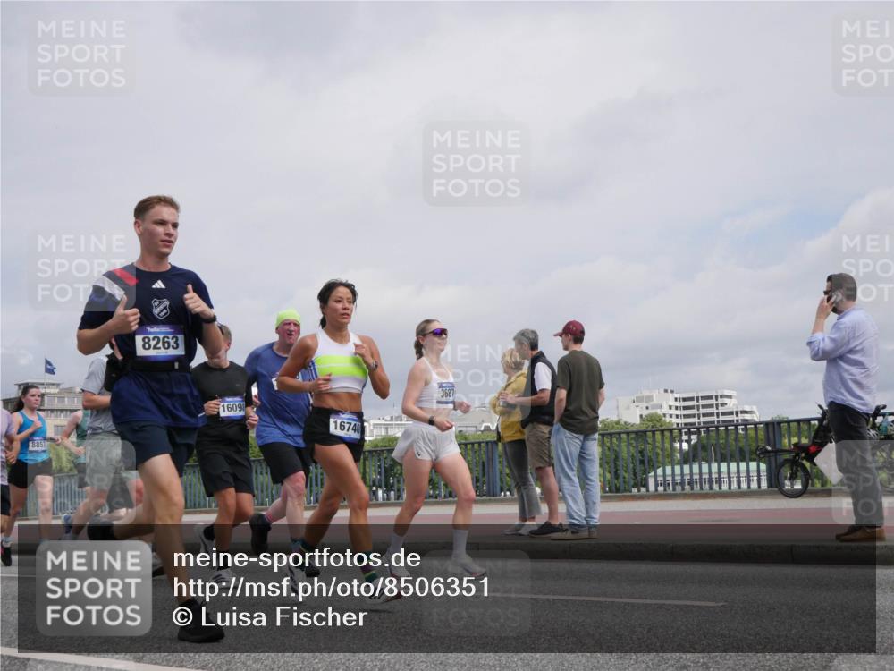 29.06.2025 - hella hamburg halbmarathon Luisa Fischer http://msf.ph/oto/8506351 29.06.2025 10:19:38 Kennedybrücke 8851, 8263, 16098, 16740, 3687, 2347, 2912, 3023, 3030, 3134, 3687, 5036, 7358, 8263, 8317, 8857, 9091, 9332, 9492, 9664, 9891, 10076, 10575 meine-sportfotos.de