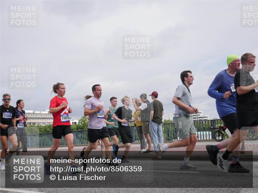 29.06.2025 - hella hamburg halbmarathon Luisa Fischer http://msf.ph/oto/8506359 29.06.2025 10:19:39 Kennedybrücke 7358, 12911, 10076, 5036, 15859, 10, 2347, 2912, 3023, 3687, 5036, 7358, 7924, 8263, 8317, 8857, 9091, 9332, 9492, 9664, 9676, 9891, 10076, 10575 meine-sportfotos.de