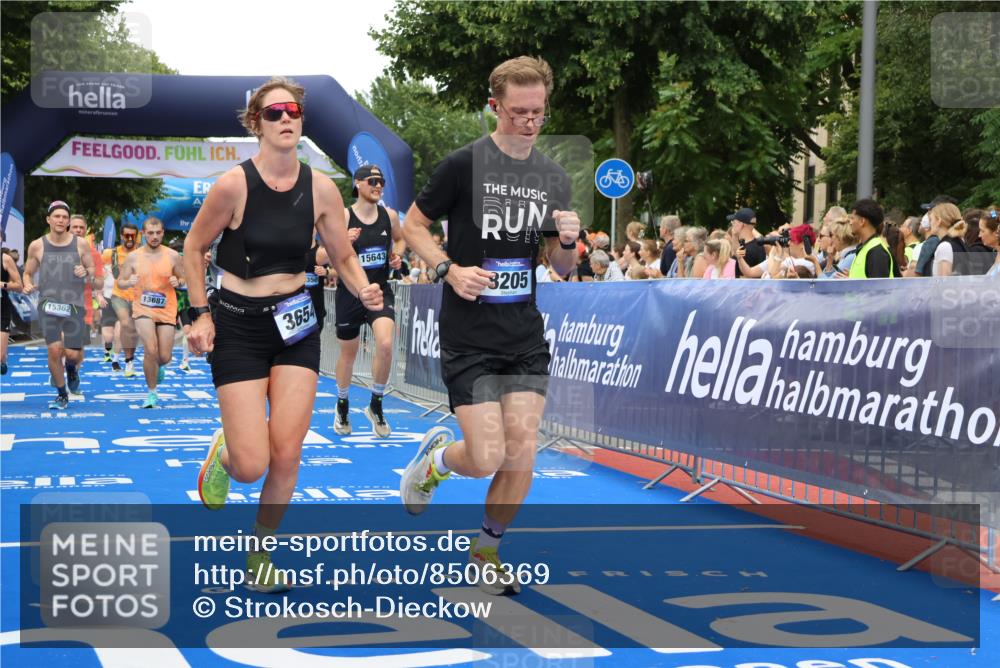 29.06.2025 - hella hamburg halbmarathon Strokosch-Dieckow http://msf.ph/oto/8506369 29.06.2025 10:50:54 Ziel 1466, 1630, 2207, 3654, 3947, 4839, 5018, 7052, 7369, 8117, 8205, 8572, 10215, 10750, 11551, 12778, 13008, 13687, 14125, 15362, 15395, 15643, 16285, 17221, 18182, 18350 meine-sportfotos.de