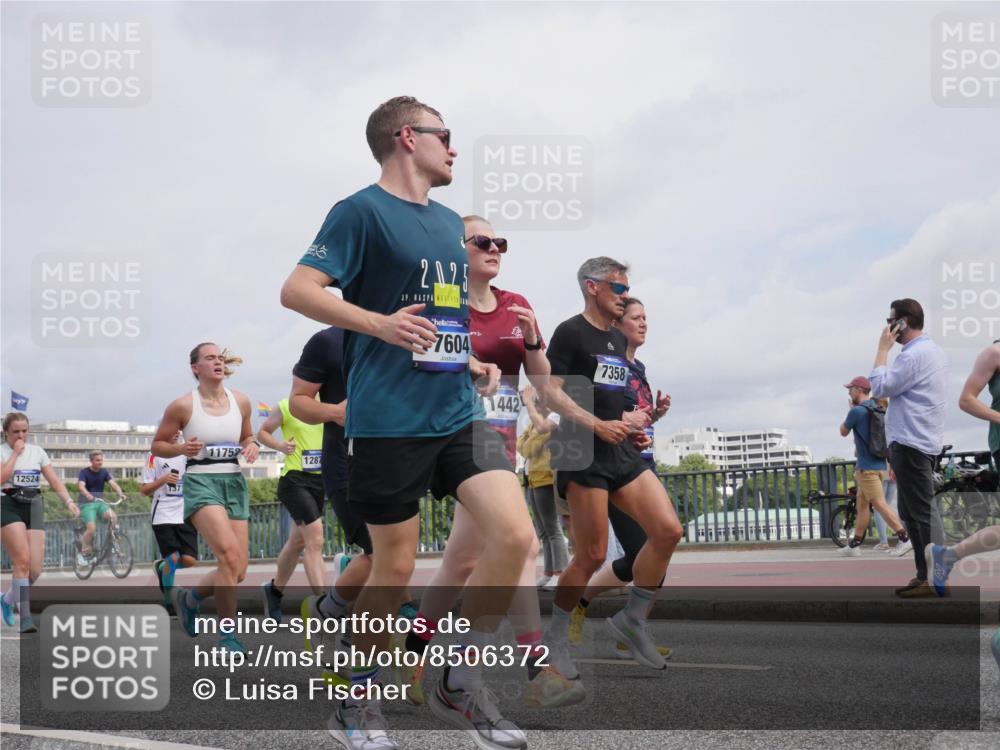 29.06.2025 - hella hamburg halbmarathon Luisa Fischer http://msf.ph/oto/8506372 29.06.2025 10:19:41 Kennedybrücke 12524, 137, 11752, 1287, 2025, 39, 7604, 1442, 7358, 1602, 2347, 3023, 3088, 3687, 5036, 7358, 7924, 7928, 8317, 8619, 8857, 9091, 9332, 9492, 9664, 9676, 9891, 10076 meine-sportfotos.de