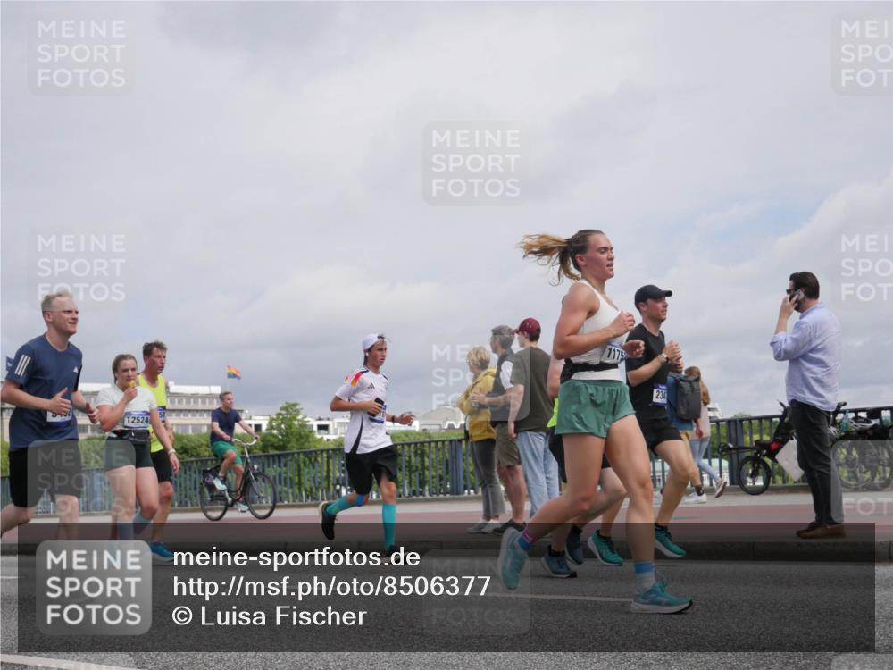 29.06.2025 - hella hamburg halbmarathon Luisa Fischer http://msf.ph/oto/8506377 29.06.2025 10:19:42 Kennedybrücke 12524, 1175, 234, 1602, 1825, 2347, 3023, 3088, 5036, 7358, 7924, 7928, 8317, 8619, 8857, 9091, 9332, 9492, 9664, 9676, 9891, 10076 meine-sportfotos.de