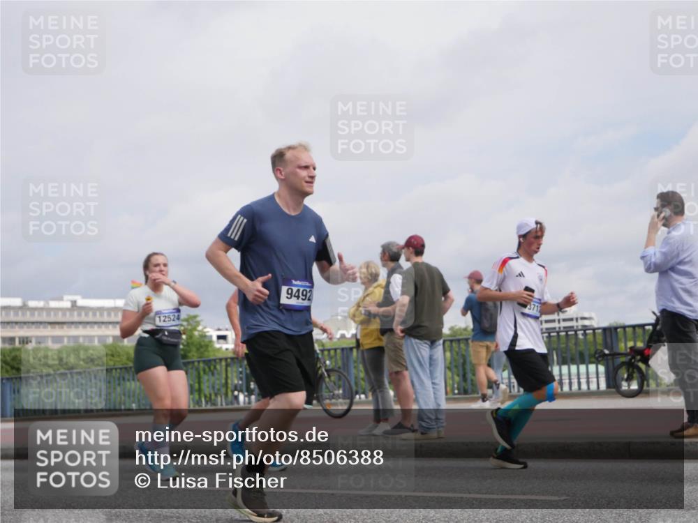 29.06.2025 - hella hamburg halbmarathon Luisa Fischer http://msf.ph/oto/8506388 29.06.2025 10:19:43 Kennedybrücke 12524, 9492, 1602, 1825, 2347, 3023, 3088, 5036, 7358, 7924, 7928, 8317, 8619, 8857, 9091, 9332, 9492, 9664, 9676 meine-sportfotos.de