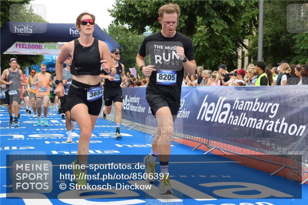 29.06.2025 - hella hamburg halbmarathon Strokosch-Dieckow http://msf.ph/oto/8506397 29.06.2025 10:50:54 Ziel 1466, 1630, 2207, 3654, 3947, 4839, 5018, 7052, 7369, 8117, 8205, 8572, 10215, 10750, 11551, 12778, 13008, 13687, 14125, 15362, 15395, 15643, 16285, 17221, 18182, 18350 meine-sportfotos.de