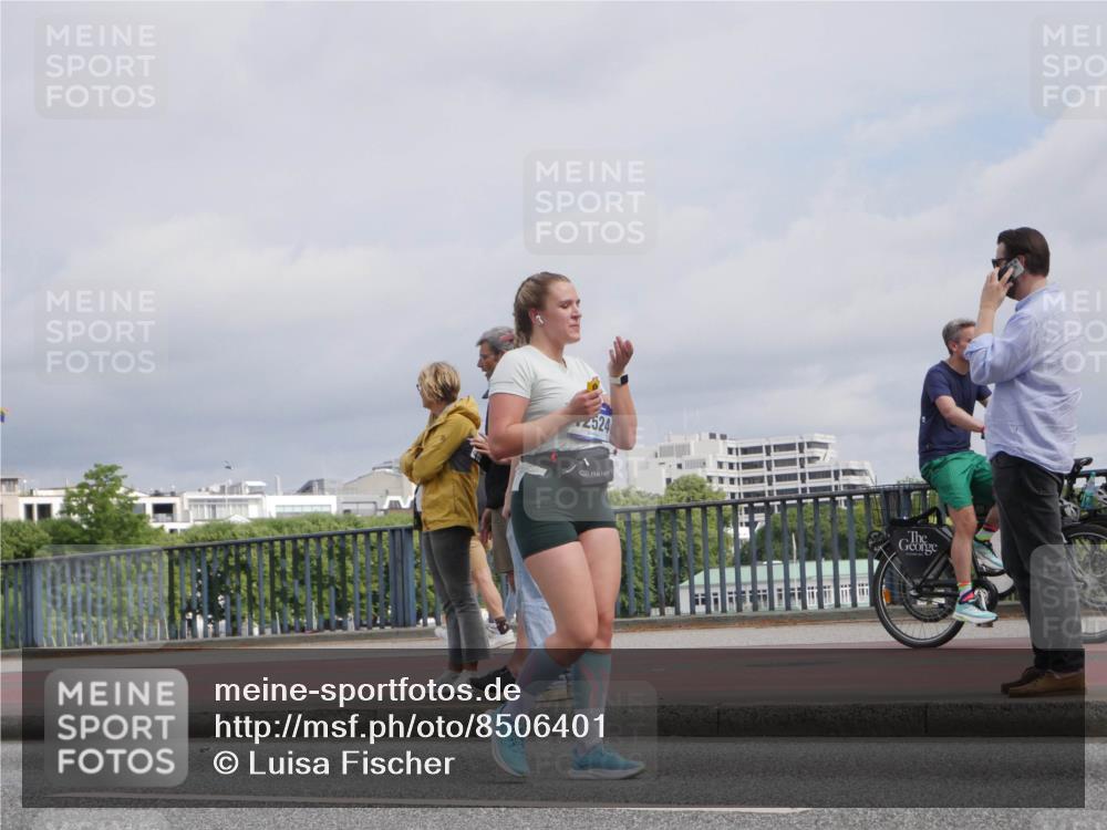 29.06.2025 - hella hamburg halbmarathon Luisa Fischer http://msf.ph/oto/8506401 29.06.2025 10:19:44 Kennedybrücke 4524, 1602, 1825, 2347, 3023, 3088, 7358, 7924, 7928, 8317, 8619, 9091, 9492, 9664, 9676 meine-sportfotos.de