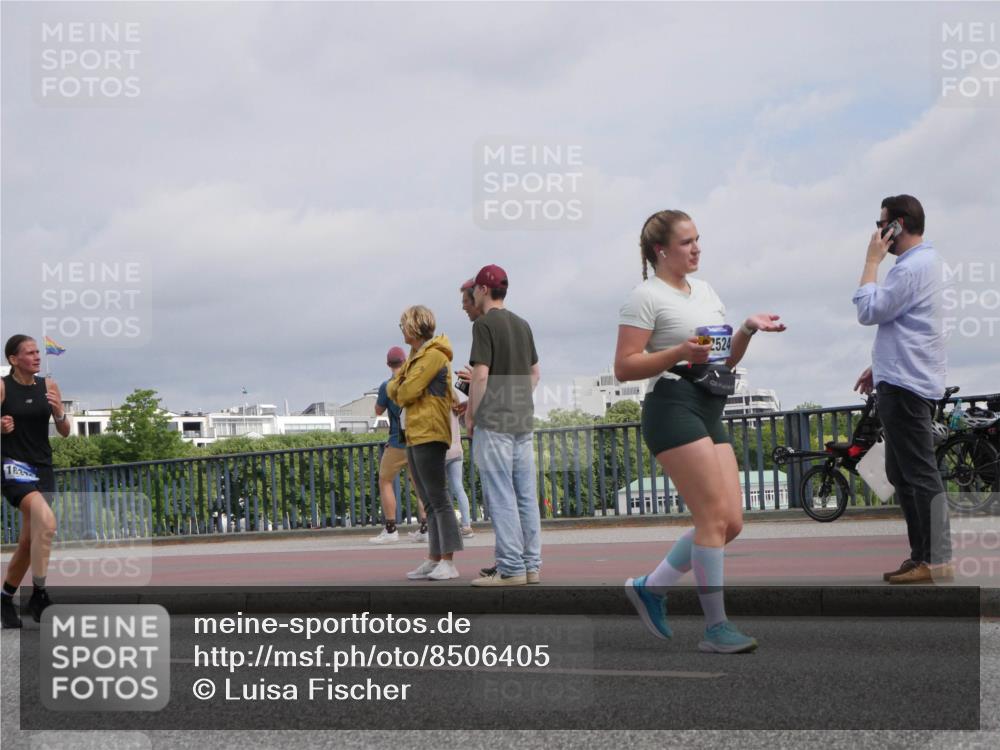 29.06.2025 - hella hamburg halbmarathon Luisa Fischer http://msf.ph/oto/8506405 29.06.2025 10:19:45 Kennedybrücke 183, 2524, 1602, 1825, 2347, 3023, 3088, 7924, 7928, 8317, 8619, 9091, 9208, 9492, 9664, 9676, 10391 meine-sportfotos.de