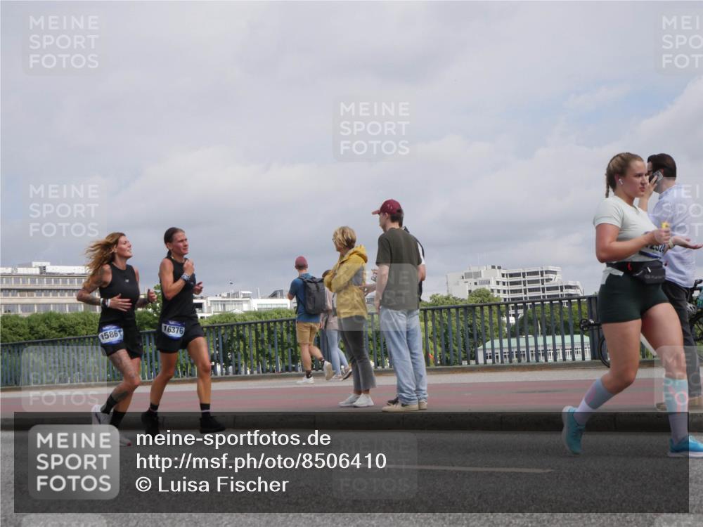 29.06.2025 - hella hamburg halbmarathon Luisa Fischer http://msf.ph/oto/8506410 29.06.2025 10:19:45 Kennedybrücke 1586, 16376, 1602, 1825, 2347, 3023, 3088, 7924, 7928, 8317, 8619, 9091, 9208, 9492, 9664, 9676, 10391 meine-sportfotos.de