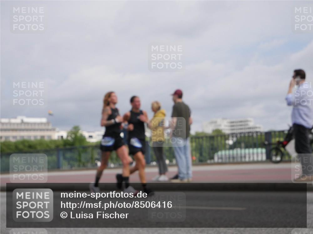 29.06.2025 - hella hamburg halbmarathon Luisa Fischer http://msf.ph/oto/8506416 29.06.2025 10:19:45 Kennedybrücke 1602, 1825, 2347, 3023, 3088, 7924, 7928, 8317, 8619, 9091, 9208, 9492, 9664, 9676, 10391 meine-sportfotos.de
