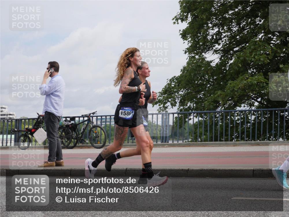 29.06.2025 - hella hamburg halbmarathon Luisa Fischer http://msf.ph/oto/8506426 29.06.2025 10:19:47 Kennedybrücke 1586, 1240, 1602, 1825, 3023, 3088, 7257, 7360, 7376, 7924, 7928, 8317, 8619, 9091, 9208, 9664, 9676, 10165, 10391 meine-sportfotos.de