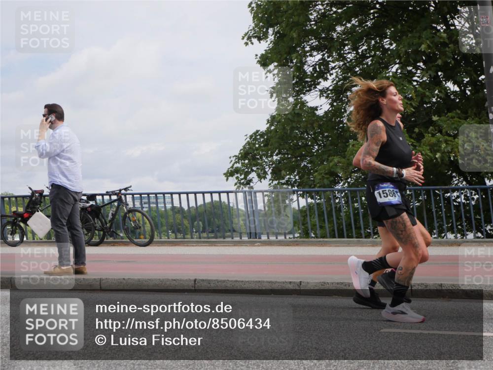29.06.2025 - hella hamburg halbmarathon Luisa Fischer http://msf.ph/oto/8506434 29.06.2025 10:19:47 Kennedybrücke 1586, 1240, 1602, 1825, 3023, 3088, 7257, 7360, 7376, 7924, 7928, 8317, 8619, 9091, 9208, 9664, 9676, 10165, 10391 meine-sportfotos.de