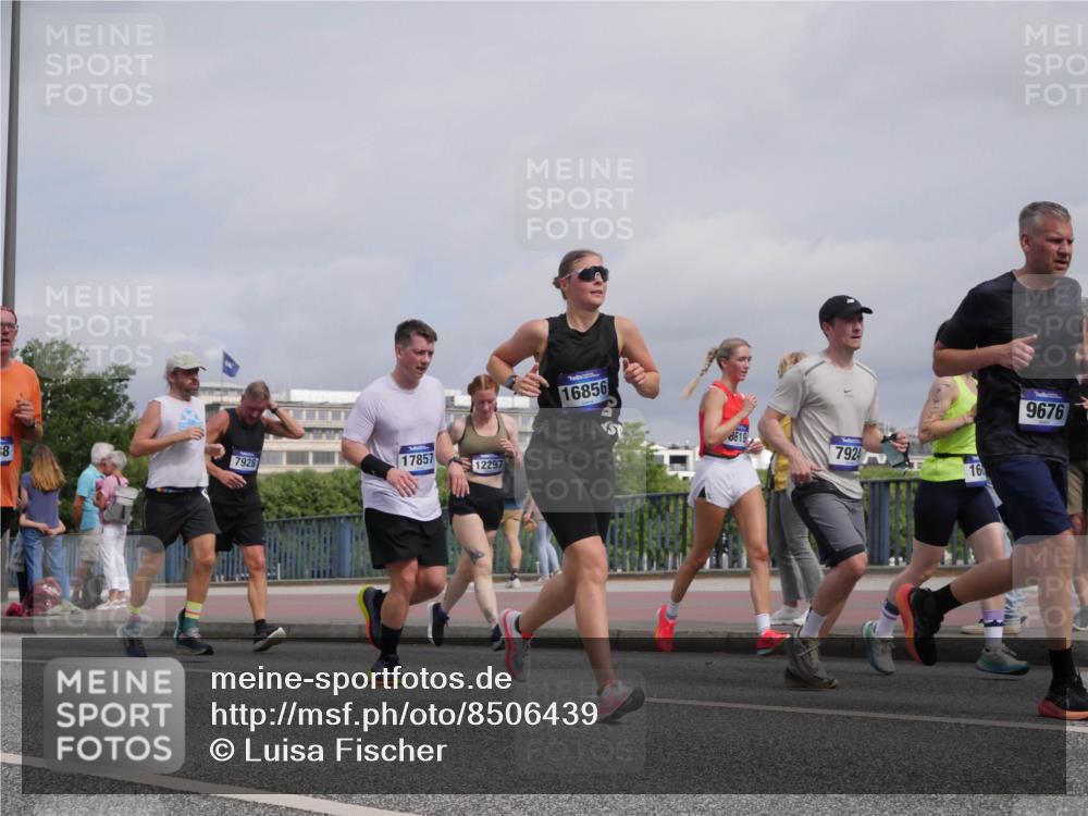 29.06.2025 - hella hamburg halbmarathon Luisa Fischer http://msf.ph/oto/8506439 29.06.2025 10:19:49 Kennedybrücke 8, 7928, 17857, 12297, 16856, 8619, 7924, 16, 9676, 1117, 1240, 1602, 1825, 3023, 3088, 7257, 7360, 7376, 7924, 7928, 8317, 8619, 9091, 9208, 9664, 9675, 9676, 10165, 10314, 10317, 10320, 10391 meine-sportfotos.de