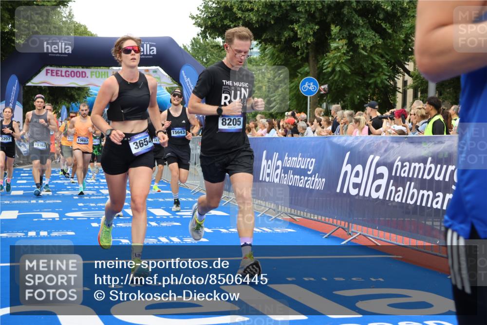 29.06.2025 - hella hamburg halbmarathon Strokosch-Dieckow http://msf.ph/oto/8506445 29.06.2025 10:50:54 Ziel 1466, 1630, 2207, 3654, 3947, 4839, 5018, 7052, 7369, 8117, 8205, 8572, 10215, 10750, 11551, 12778, 13008, 13687, 14125, 15362, 15395, 15643, 16285, 17221, 18182, 18350 meine-sportfotos.de