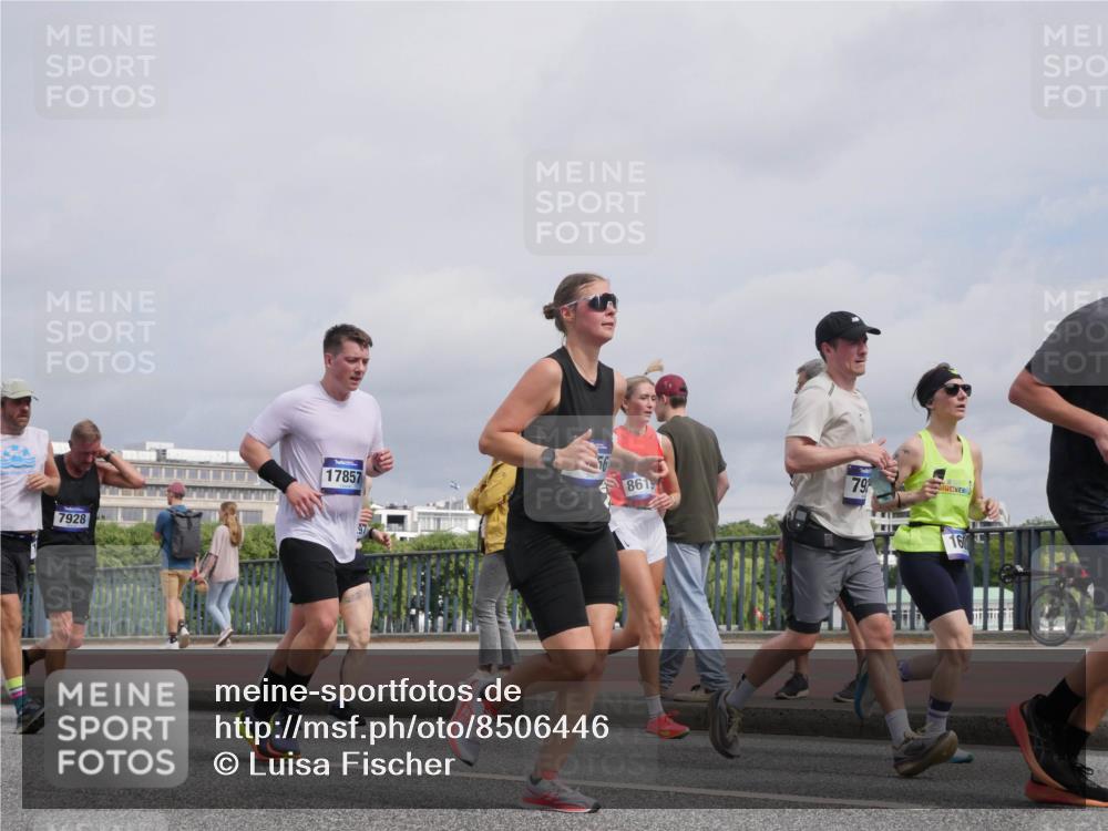 29.06.2025 - hella hamburg halbmarathon Luisa Fischer http://msf.ph/oto/8506446 29.06.2025 10:19:50 Kennedybrücke 7928, 17857, 8615, 79, 1, 160, 1117, 1240, 1602, 1825, 3023, 3088, 5037, 7257, 7360, 7376, 7924, 7928, 8317, 8619, 9091, 9208, 9664, 9675, 9676, 10165, 10314, 10317, 10320, 10391 meine-sportfotos.de