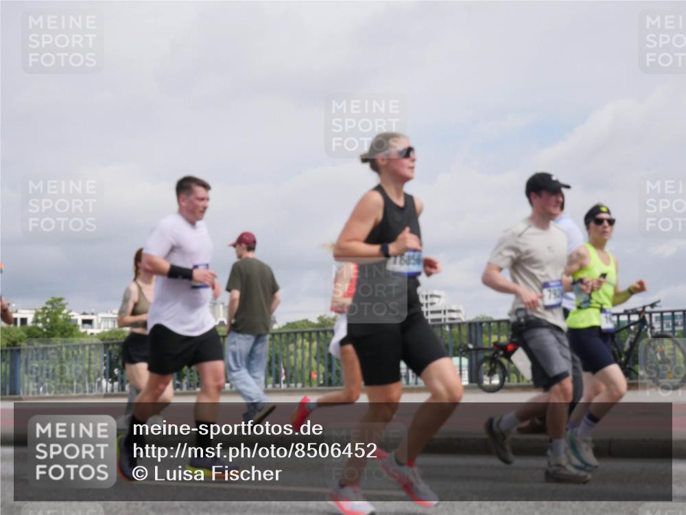 29.06.2025 - hella hamburg halbmarathon Luisa Fischer http://msf.ph/oto/8506452 29.06.2025 10:19:50 Kennedybrücke 1117, 1240, 1602, 1825, 3023, 3088, 5037, 7257, 7360, 7376, 7924, 7928, 8317, 8619, 9091, 9208, 9664, 9675, 9676, 10165, 10314, 10317, 10320, 10391 meine-sportfotos.de