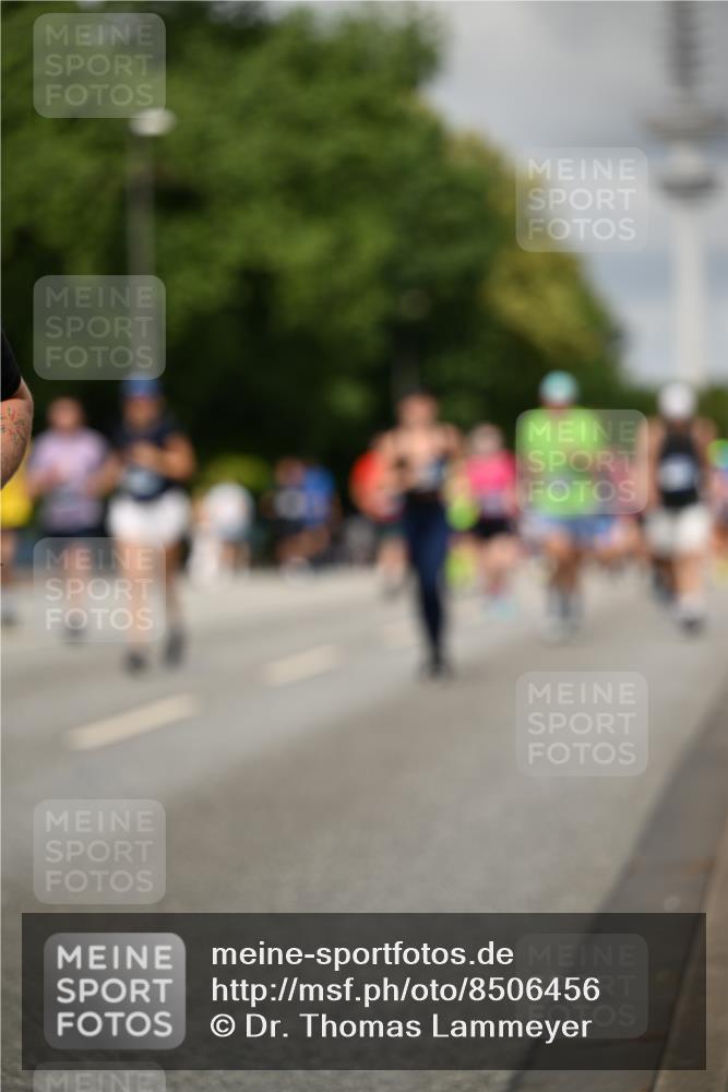 29.06.2025 - hella hamburg halbmarathon Dr. Thomas Lammeyer http://msf.ph/oto/8506456 29.06.2025 10:27:46 Kennedybrücke 1003, 1048, 1187, 1362, 1382, 2125, 2925, 3013, 3457, 4728, 5343, 7021, 7029, 7820, 8181, 8687, 8688, 8716, 9133, 9877, 9913 meine-sportfotos.de