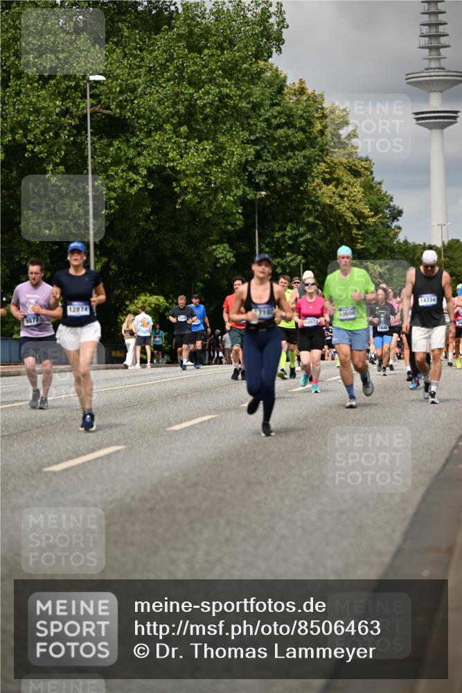 29.06.2025 - hella hamburg halbmarathon Dr. Thomas Lammeyer http://msf.ph/oto/8506463 29.06.2025 10:27:46 Kennedybrücke 1003, 1048, 1187, 1362, 1382, 2125, 2925, 3013, 3457, 4728, 5343, 7021, 7029, 7820, 8181, 8687, 8688, 8716, 9133, 9877, 9913 meine-sportfotos.de