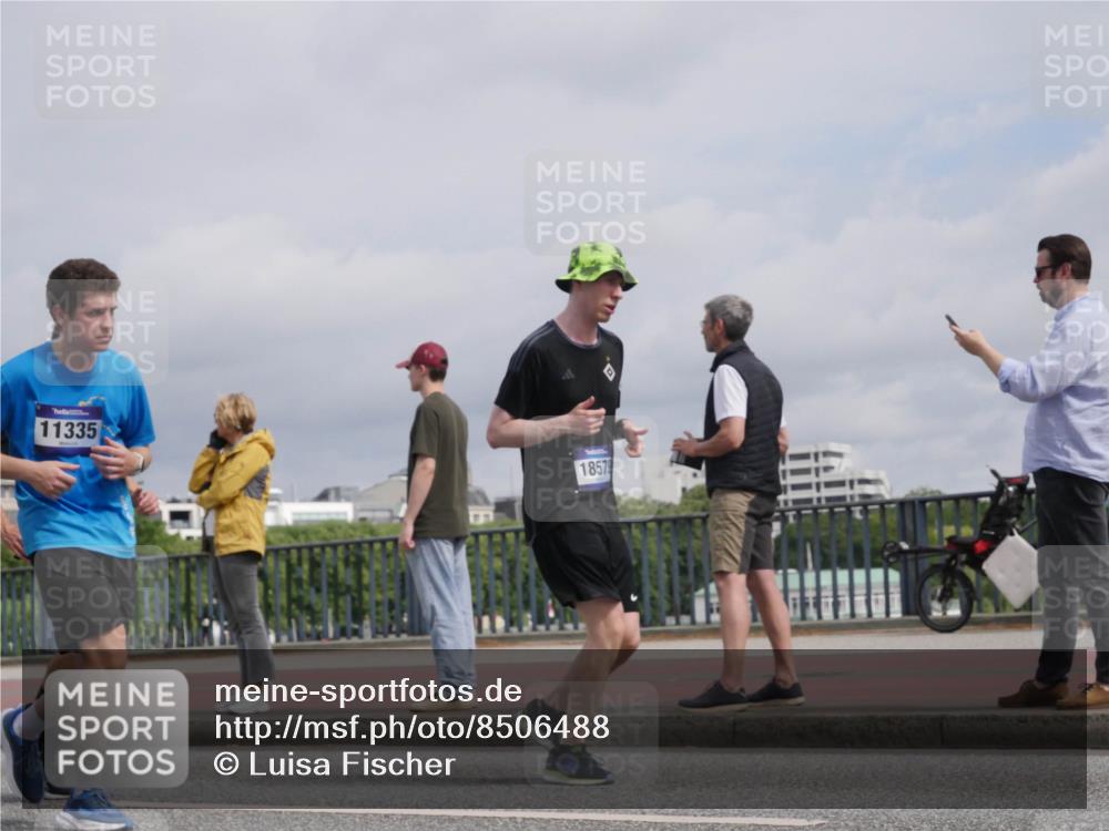 29.06.2025 - hella hamburg halbmarathon Luisa Fischer http://msf.ph/oto/8506488 29.06.2025 10:19:53 Kennedybrücke 11335, 18579, 1117, 1240, 1602, 1825, 3088, 3450, 5037, 6948, 7257, 7360, 7376, 7928, 8513, 8619, 9208, 9675, 10165, 10314, 10317, 10320, 10391 meine-sportfotos.de