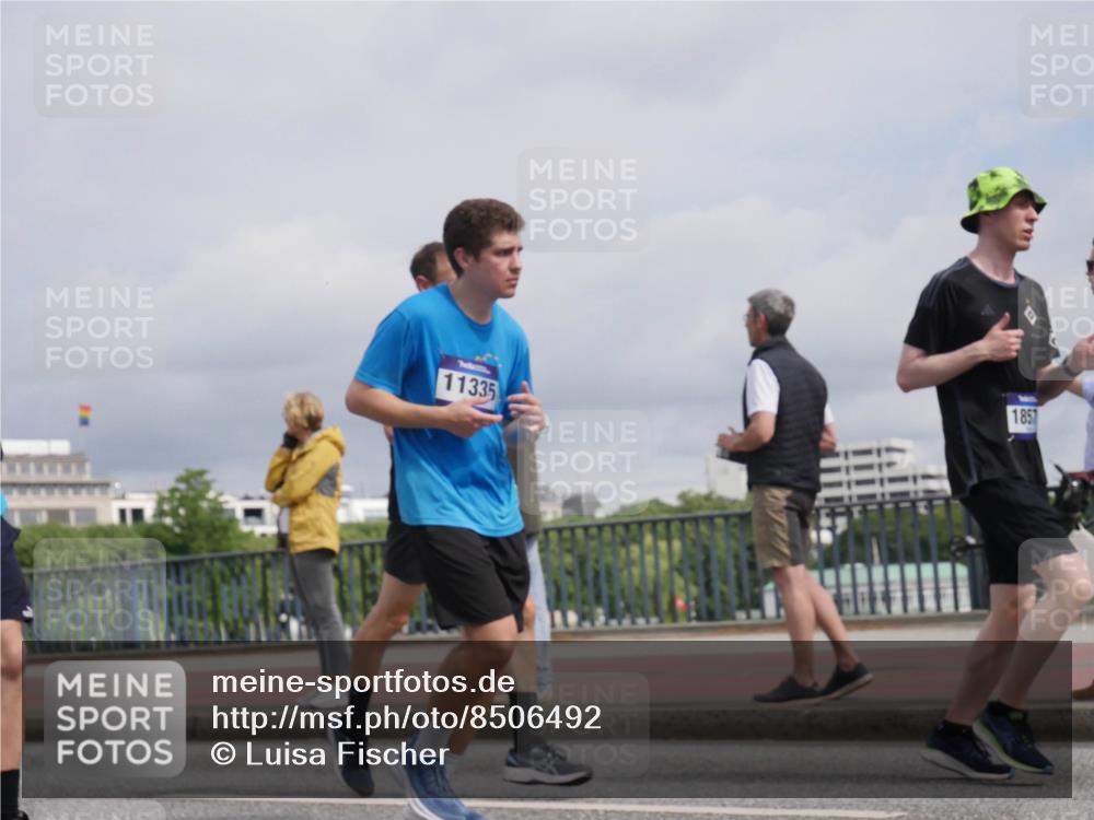 29.06.2025 - hella hamburg halbmarathon Luisa Fischer http://msf.ph/oto/8506492 29.06.2025 10:19:53 Kennedybrücke 11335, 1857, 1117, 1240, 1602, 1825, 3088, 3450, 5037, 6948, 7257, 7360, 7376, 7928, 8513, 8619, 9208, 9675, 10165, 10314, 10317, 10320, 10391 meine-sportfotos.de