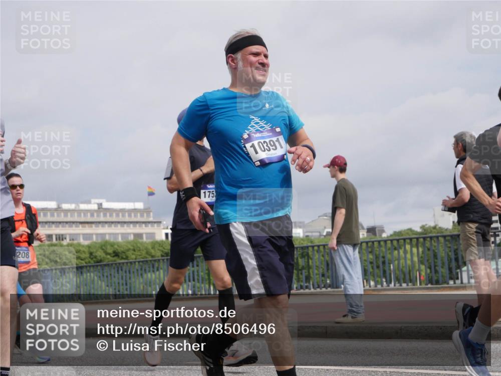 29.06.2025 - hella hamburg halbmarathon Luisa Fischer http://msf.ph/oto/8506496 29.06.2025 10:19:54 Kennedybrücke 208, 175, 10391, 1117, 1240, 1825, 3088, 3450, 5037, 6948, 7257, 7360, 7376, 8513, 9208, 9675, 10165, 10314, 10317, 10320, 10391 meine-sportfotos.de
