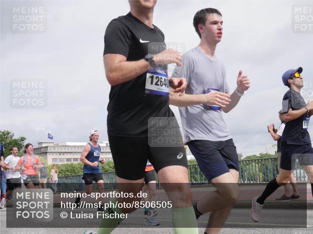 29.06.2025 - hella hamburg halbmarathon Luisa Fischer http://msf.ph/oto/8506505 29.06.2025 10:19:55 Kennedybrücke 240, 12640, 7360, 175, 1117, 1240, 1825, 3450, 3622, 5037, 6948, 7257, 7360, 7376, 8513, 9208, 9675, 10165, 10314, 10317, 10320, 10391 meine-sportfotos.de