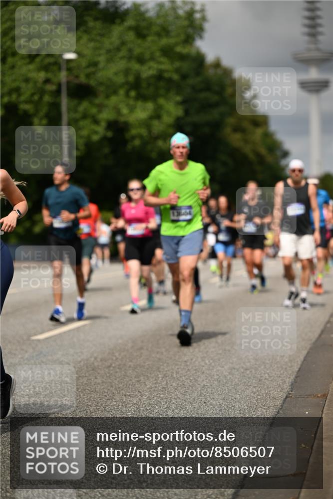 29.06.2025 - hella hamburg halbmarathon Dr. Thomas Lammeyer http://msf.ph/oto/8506507 29.06.2025 10:27:51 Kennedybrücke 1003, 1048, 1382, 2125, 2925, 3013, 3457, 4464, 5343, 5406, 6502, 7021, 7029, 7820, 8181, 8687, 8688, 8716, 9877, 10649 meine-sportfotos.de