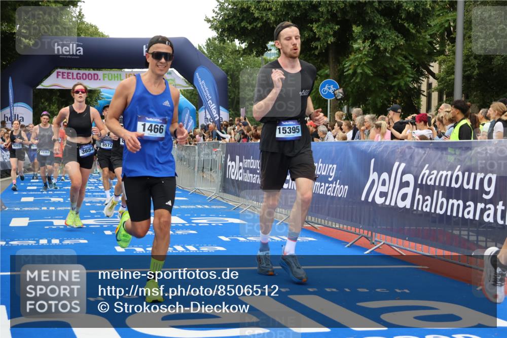 29.06.2025 - hella hamburg halbmarathon Strokosch-Dieckow http://msf.ph/oto/8506512 29.06.2025 10:50:53 Ziel 1466, 2207, 3654, 3947, 4839, 5018, 5115, 7052, 7369, 8205, 8572, 10215, 10750, 11551, 12778, 13687, 14125, 15362, 15395, 15643, 16285, 17221, 18182, 18350 meine-sportfotos.de