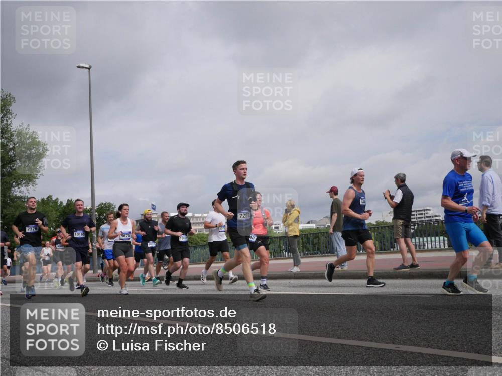 29.06.2025 - hella hamburg halbmarathon Luisa Fischer http://msf.ph/oto/8506518 29.06.2025 10:19:56 Kennedybrücke 7376, 18900, 10165, 9675, 18675, 7257, 1117, 1240, 3450, 3622, 5037, 6488, 6948, 7257, 7360, 7376, 8513, 9208, 9675, 10165, 10314, 10317, 10320, 10391 meine-sportfotos.de