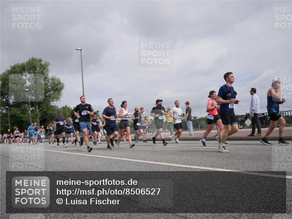29.06.2025 - hella hamburg halbmarathon Luisa Fischer http://msf.ph/oto/8506527 29.06.2025 10:19:57 Kennedybrücke 7376, 15, 1240, 725, 1117, 1240, 3450, 3622, 5037, 6488, 6948, 7257, 7360, 7376, 8513, 9208, 9675, 10165, 10314, 10317, 10320, 10391 meine-sportfotos.de