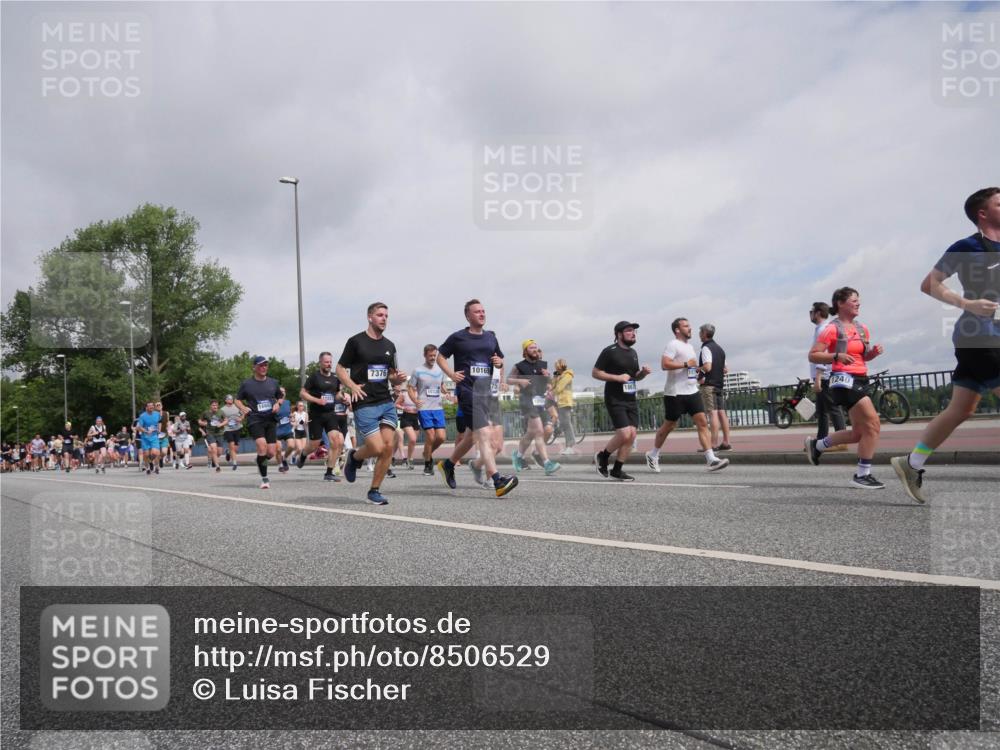 29.06.2025 - hella hamburg halbmarathon Luisa Fischer http://msf.ph/oto/8506529 29.06.2025 10:19:58 Kennedybrücke 7376, 10165, 1867, 1240, 1117, 1240, 3450, 3622, 5037, 6488, 6941, 6948, 7257, 7345, 7360, 7376, 8513, 9208, 9675, 10165, 10314, 10317, 10320, 10391 meine-sportfotos.de